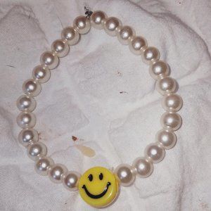 Smiley face pearl bracelet